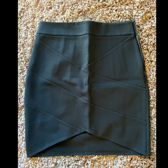 Super cute Express Mini Skirt - Picture 1 of 5